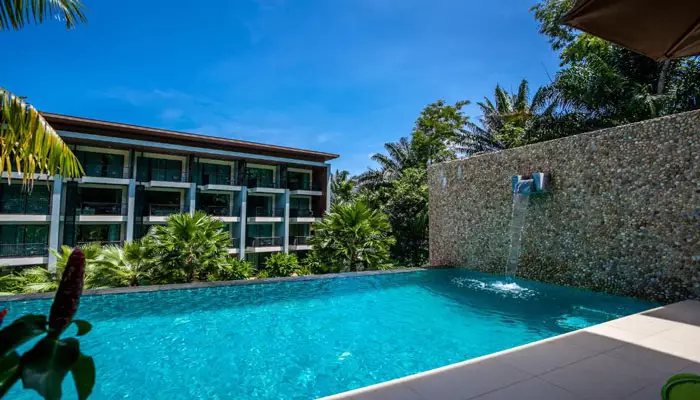 هتل هولا هولا ریزورت اند اسپا کرابی